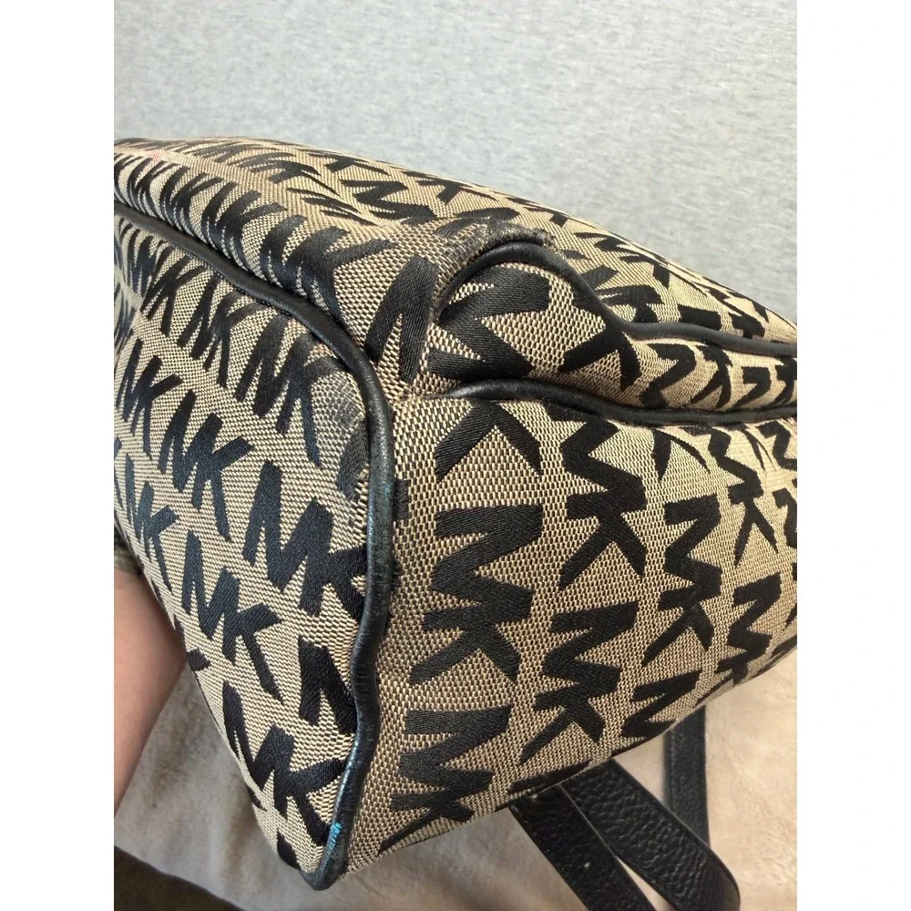 Michael Kors Abbey Medium Backpack Monogram Jacquard Beige Black Gold 35F7XAYB3J